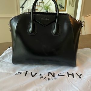 Givenchy Medium Antigona bag in black leather